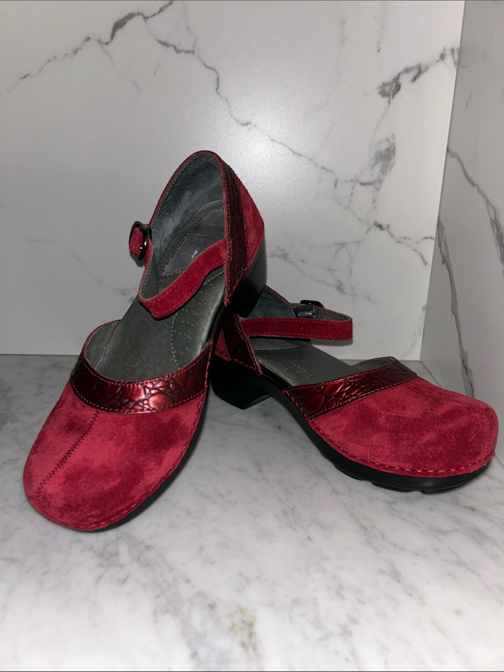 Dansko Red Mary Jane Clogs BRAND NEW size 39 US 8.5-9